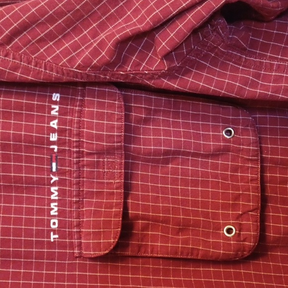 TOMMY JEANS, LONG SLEEVE, FRONT POCKET, WITH VELCRO, NICE BUTTON DOWN. 16.5 NECK - Picture 3 of 9